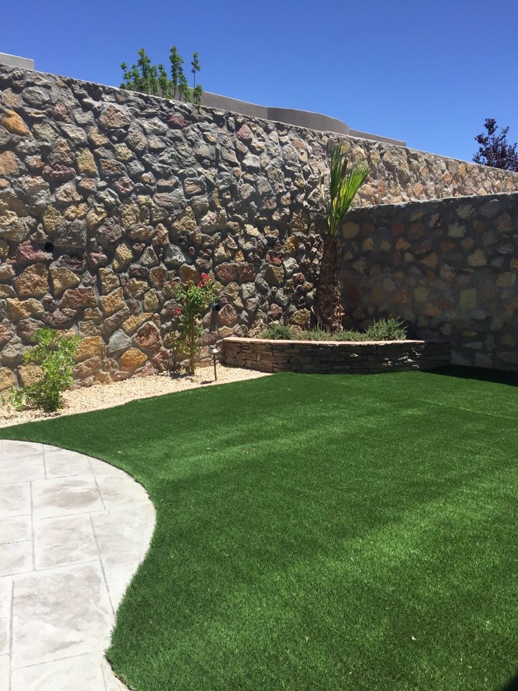 Lush Turf & Stone Privacy Wall